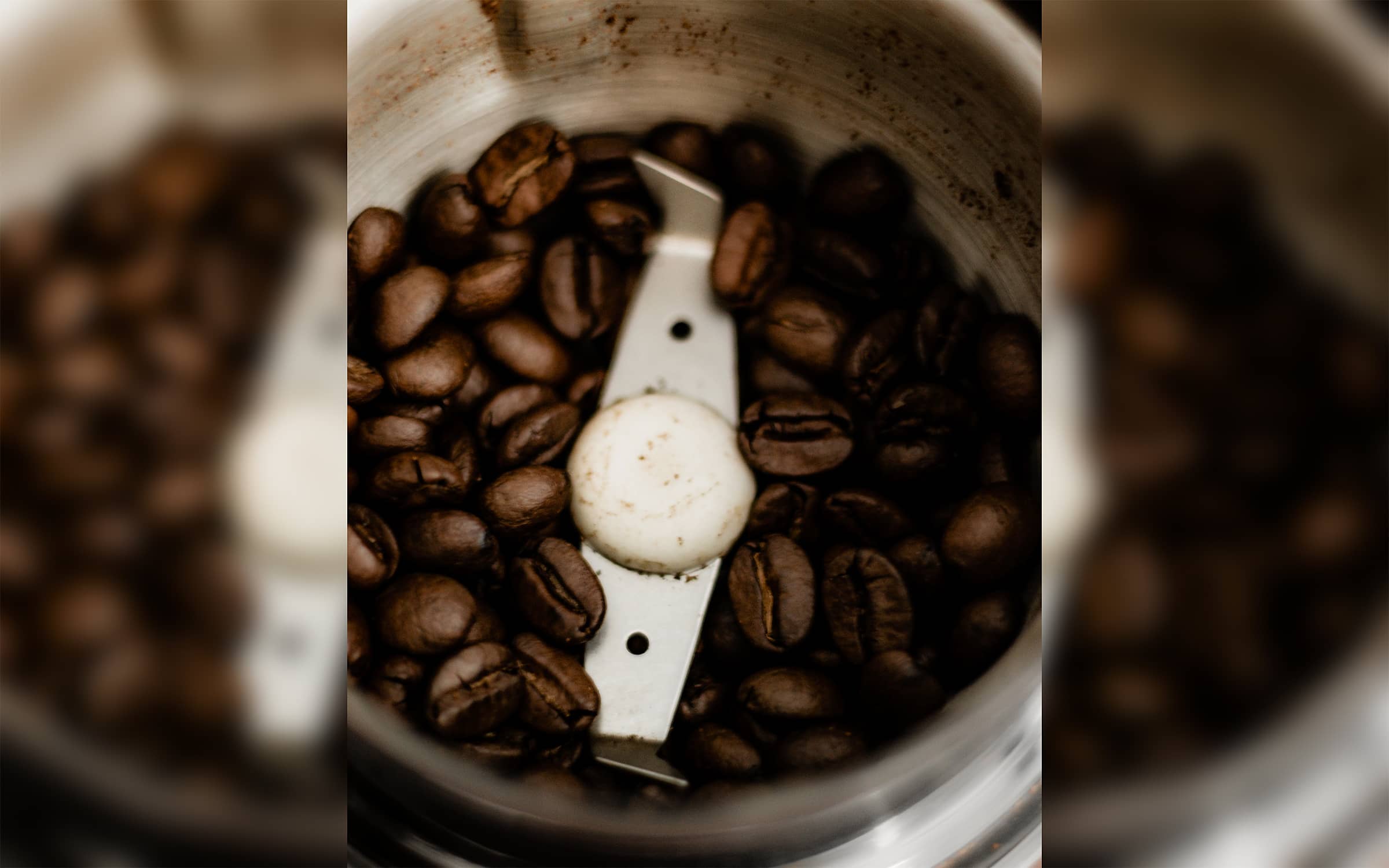 blade coffee grinder with beans